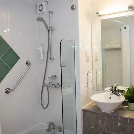 Holiday Inn Manchester West By Ihg Salford  Extérieur photo